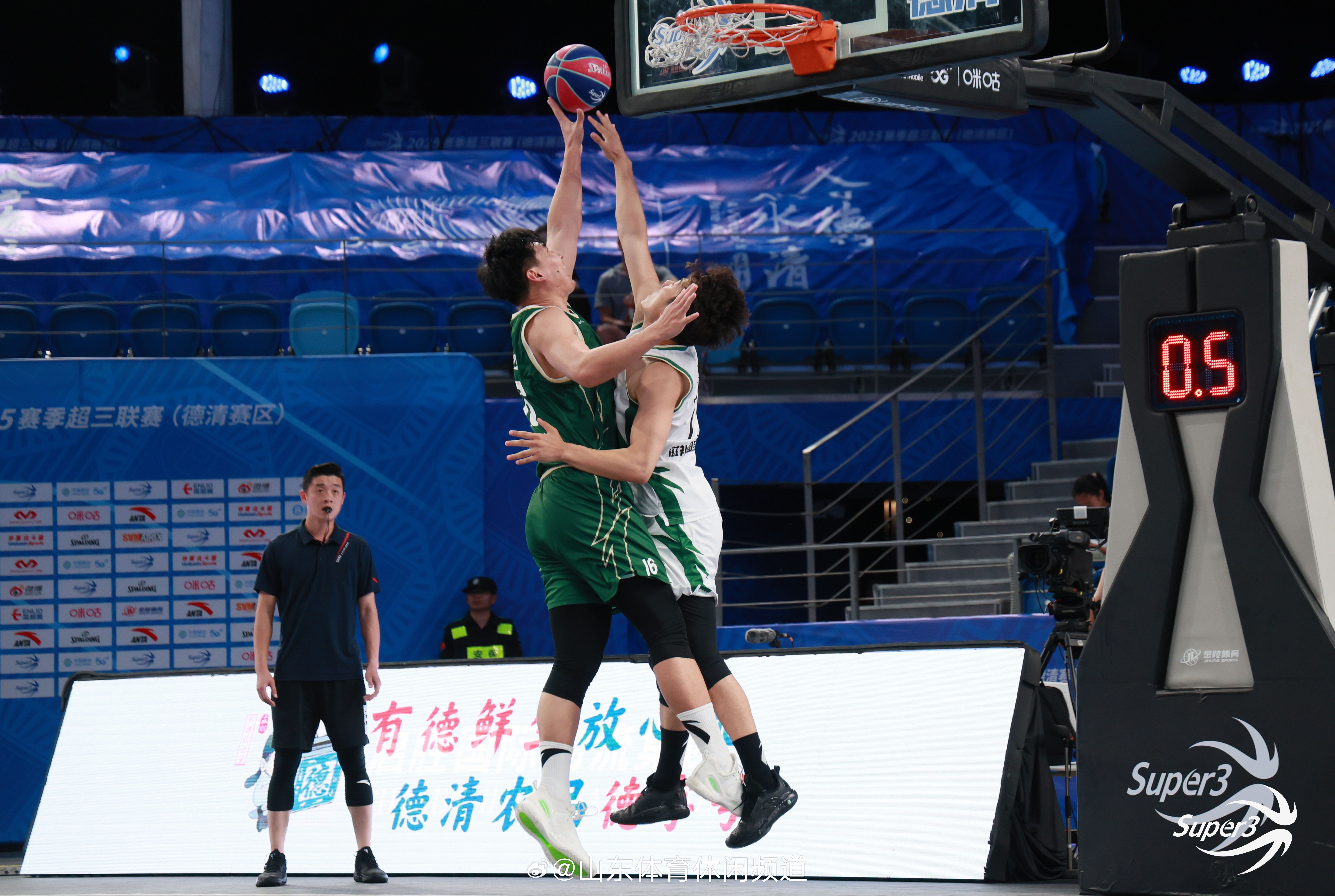 包含清晨NBA常规赛传出新动向，浙江队调整名单，管理层表态——管理层满意，球队文化再被提及的词条