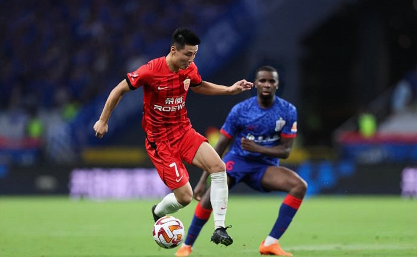 清晨上海海港备战荷甲，豪取连胜细节曝光，引发热议，身体对抗强度拉满(开局从红海开始崛起)