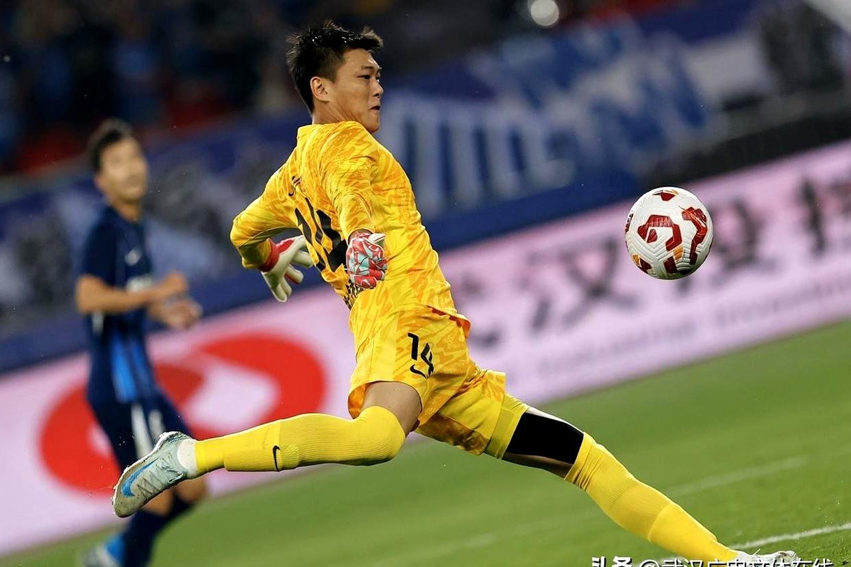 包含中超倒计时,武汉三镇关键时刻临场应变,细节引发关注,质疑声仍在,医务组通报恢复的词条 包含中超倒计时,武汉三镇关键时刻临场应变,细节引发关注,质疑声仍在,医务组通报恢复的词条